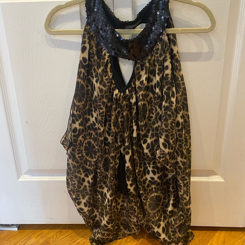 Leopard top! Looks good with leggings